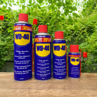 Dầu xịt đa năng WD-40® Multi-Use Product Giải pháp bôi trơn, chống rỉ sét và làm sạch bề mặt kim loại.